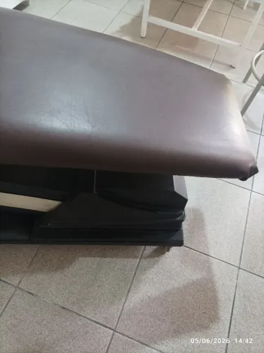 Cadeira de dentista hidráulica gnatus antiga.
