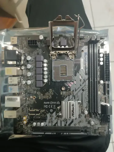 Placa mãe ASROCK H510m-cvs com 1 pino quebrado resto perfeito