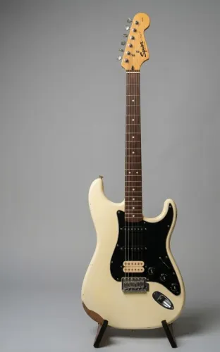 Guitarra Fender Squier Stratocaster