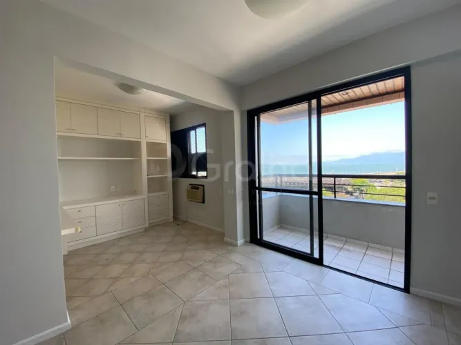 Apartamento para Venda em Florianópolis, Centro, 2 dormitórios, 1 suíte, 2 banheiros, 2 va