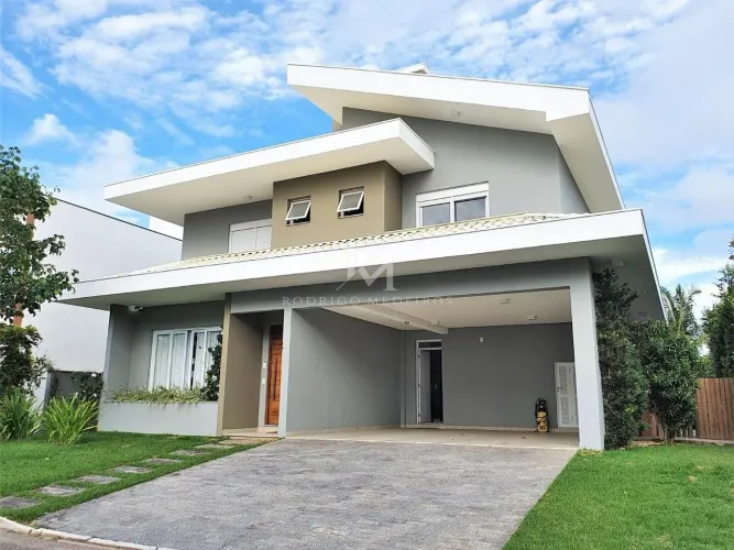 Casa à venda em condomínio no Campeche, Florianópolis, com 4 suítes e lazer completo