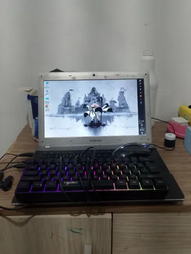 Notebook está um pouco usado, mas ultilizavel para tarefas diárias e trabalhos 