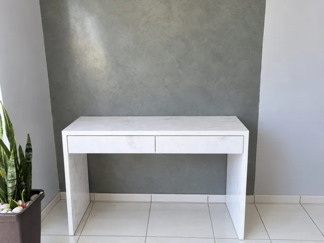 Mesa MDF maciça marmorizada duas gavetas