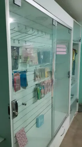 Vende-se ou troca-se vitrines.