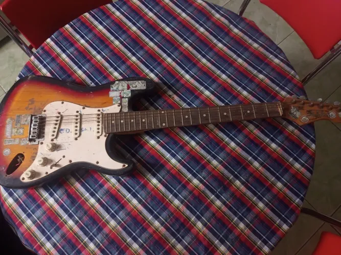 GUITARRA PROFISSIONAL RELÍQUIA TOP