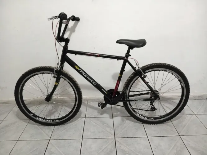 Vendo bicicleta aro 26 montadinda quadro alumínio 2 aros vmaxx pneus balão valor 450