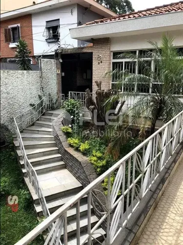 Excelente imóvel comercial em ponto nobre próximo ao Jardim França com 228 m2 de área cons
