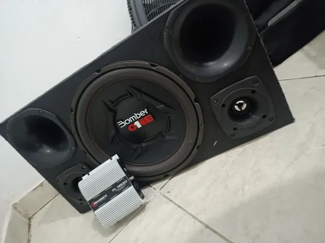 Caixa de som BOMBER e MÓDULO