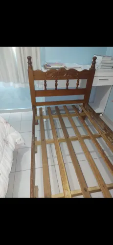 Cama de madeira