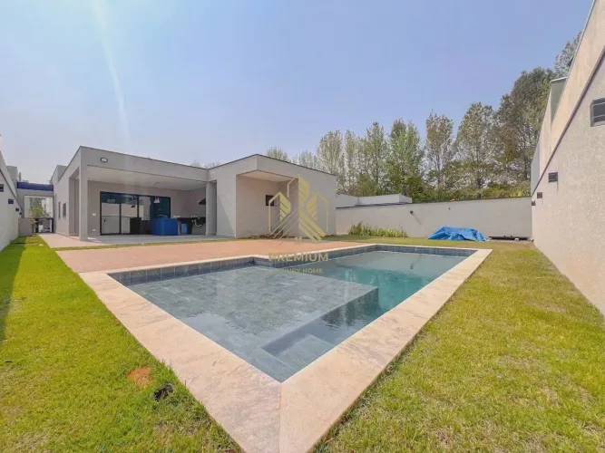 Casa Térrea para aluguel com 277 metros quadrados com 4 quartos