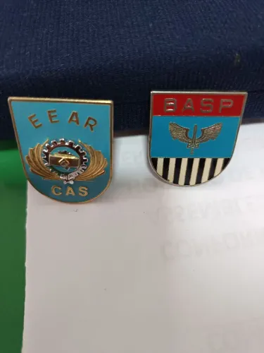 02 distintivos metálicos da força aérea de SP.