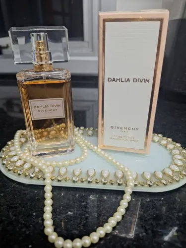 Perfume importado Dahlia Divin