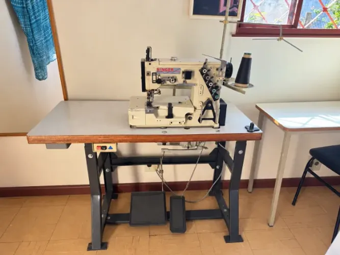 Galoneira Industrial Singer 3 Agulhas, 5 Fios