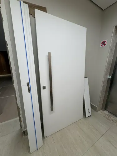 Porta branca 2m x 1m