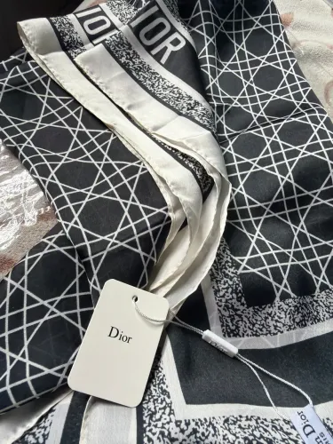 Lenço em seda Christian Dior 