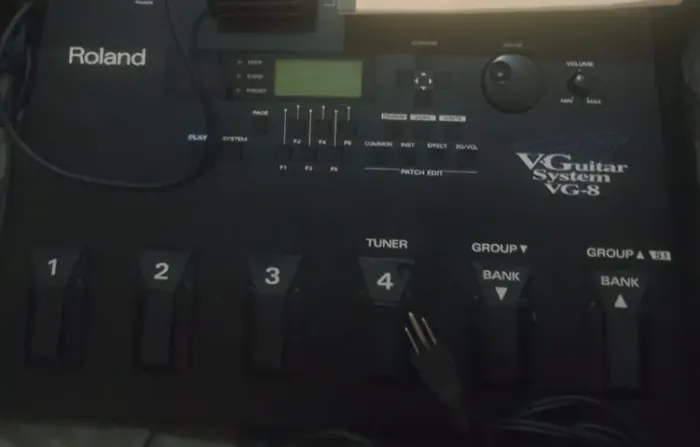 Pedaleira Roland VG8 guitar system