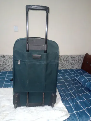 Vendo essa mala de viagem so usei uma vez 150 pra sair logo