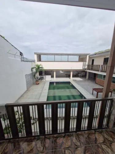 ALUGO / ESSA CASA BEM LOCALIZADA EM RUA  PUBLICA , PODENDO UNIR TRABALHO E RESIDÊNCIA. 