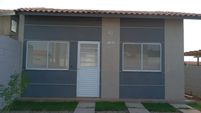Vendo chave no Condomínio Village Por do Sol com 42m² de área construida.
