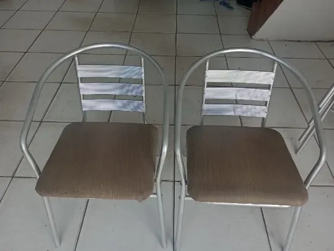 Cadeiras de alumínio