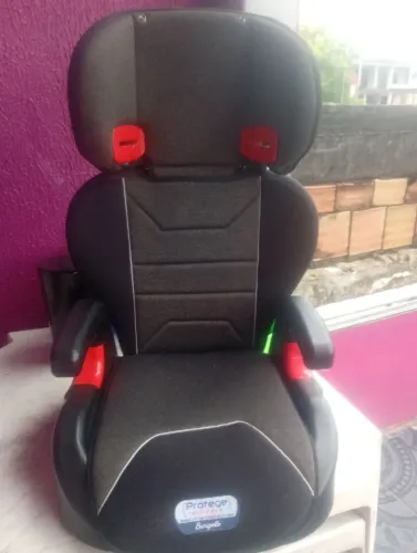 Cadeira ? de criança para carro