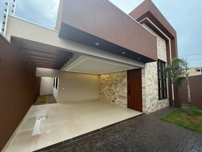 Casa à venda em Rio Verde com espaço amplo, armários, churrasqueira, piscina e 3 quartos