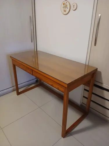 Escrivaninha de Madeira com 2 gavetas