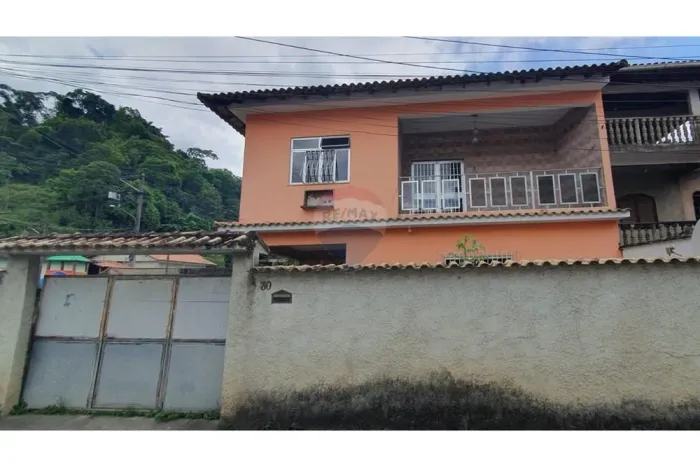 Venda Casa 2 Quartos, 1 Suíte e 1 Vaga. Terreno Anexo.