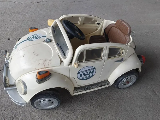 Carro elétrico infantil modelo Fusca