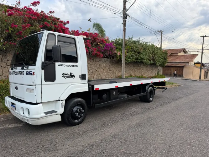 Ford cargo 815s