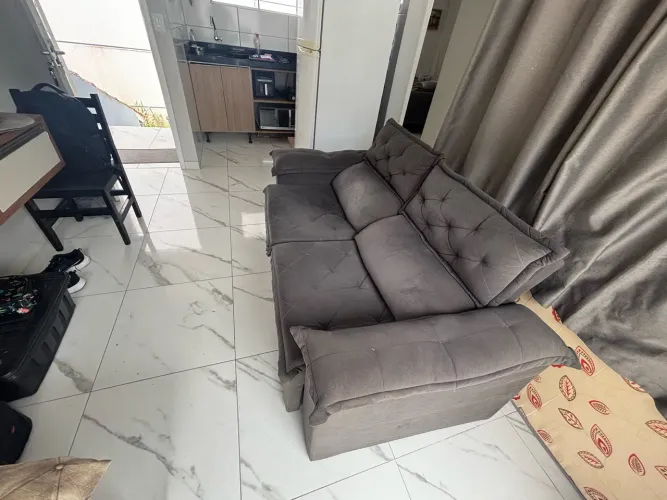 Vendo um sofá de 2000 novo por 750