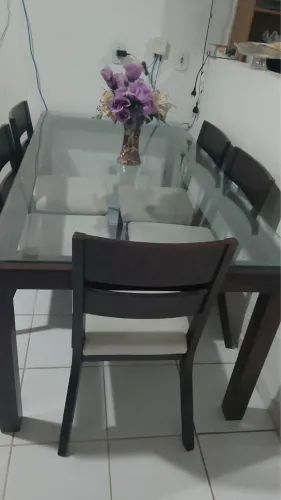 Vendo mesa semi nova, madeira maciça