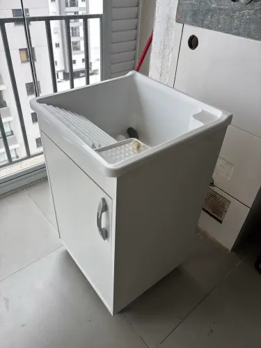 Tanque de lavar roupa com gabinete