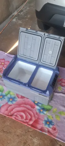 Vendo geladeira de caminhão semi nova bateria e energia elétrica