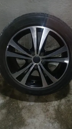 vendo rodas aro 17 com pneus  5 furo  5/100
