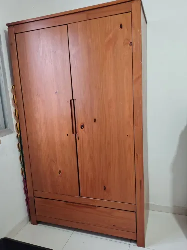 Vendo guarda roupas 2 portas 1 gaveta pouco tempo de uso