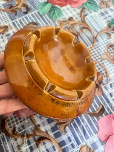 Cinzeiro Antigo Em Cerâmica De Oliveira - Década De 70 / Vintage