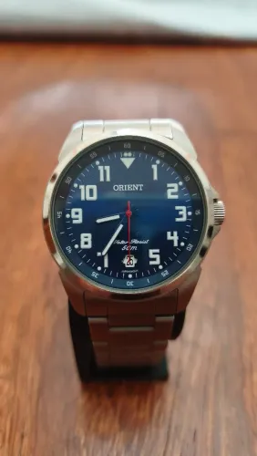 Relógio Orient Quartzo, Azul Metálico, Número Arabico