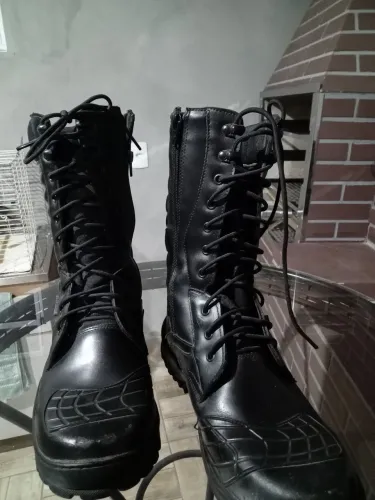 Bota coturno 42.