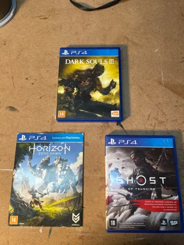 Lote 3 Jogos PS4 Dark Souls 3 Ghost of Tushima Horizon Zero Dawn