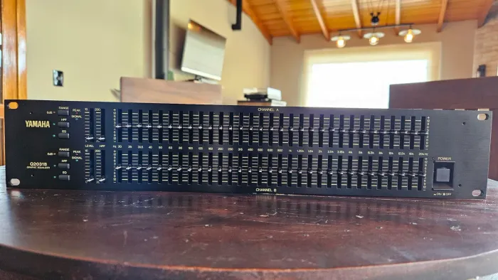 Equalizador Yamaha Q2031B