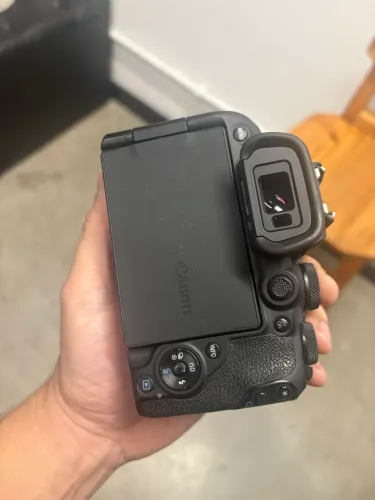 Câmera Canon R10