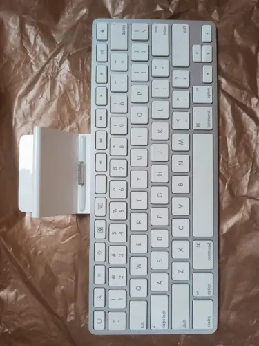 NO ESTADO] Teclado Dock Apple Para iPad Antigo (Conector 30 Pinos)