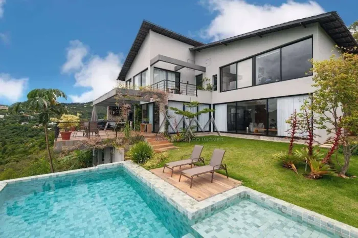 Casa à Venda ou Locação no Condomínio Vila Castela| 3 Suítes - 450 m²