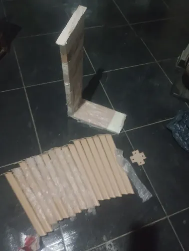Jogo de mesa com 4 cadeiras (semi novo , usado menos de 1 mês !