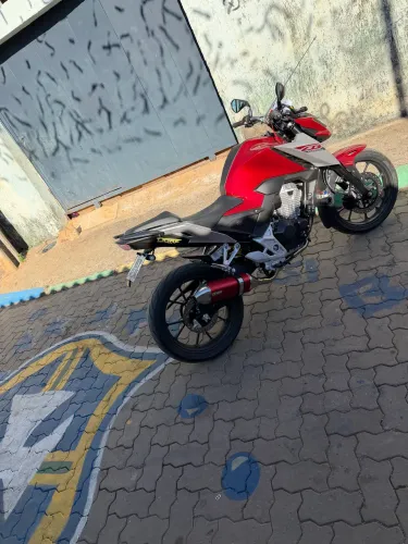 Cb 300f quitada