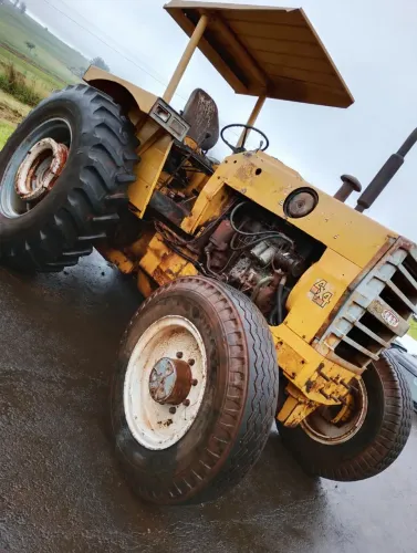 Trator CBT 8060 4x4
