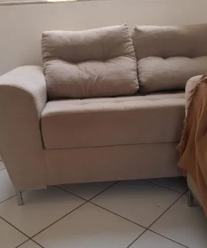 Sofá confortável e moderno. Quase sem uso! Por 500,00