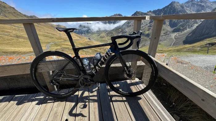 Bicicleta Factor Ostro Vam - Tamanho 49 - Shimano Dura-Ace Di2 - 12v - Preta