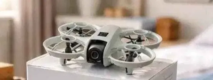 Drone com câmera duas baterias estabilizador sensor de obstáculo diversão garantida